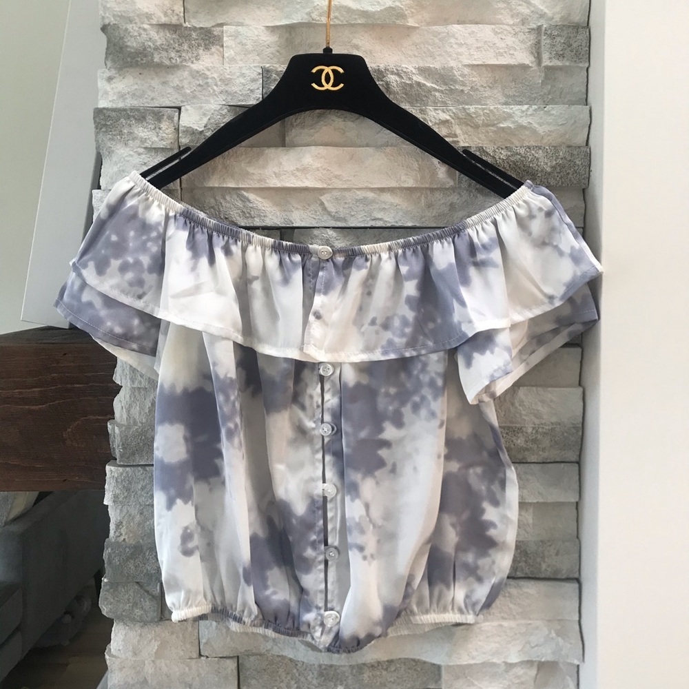 Off shoulder crop top